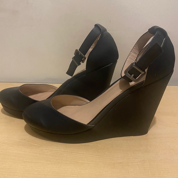 SPRING! Wedge Heels - Picture 4 of 4